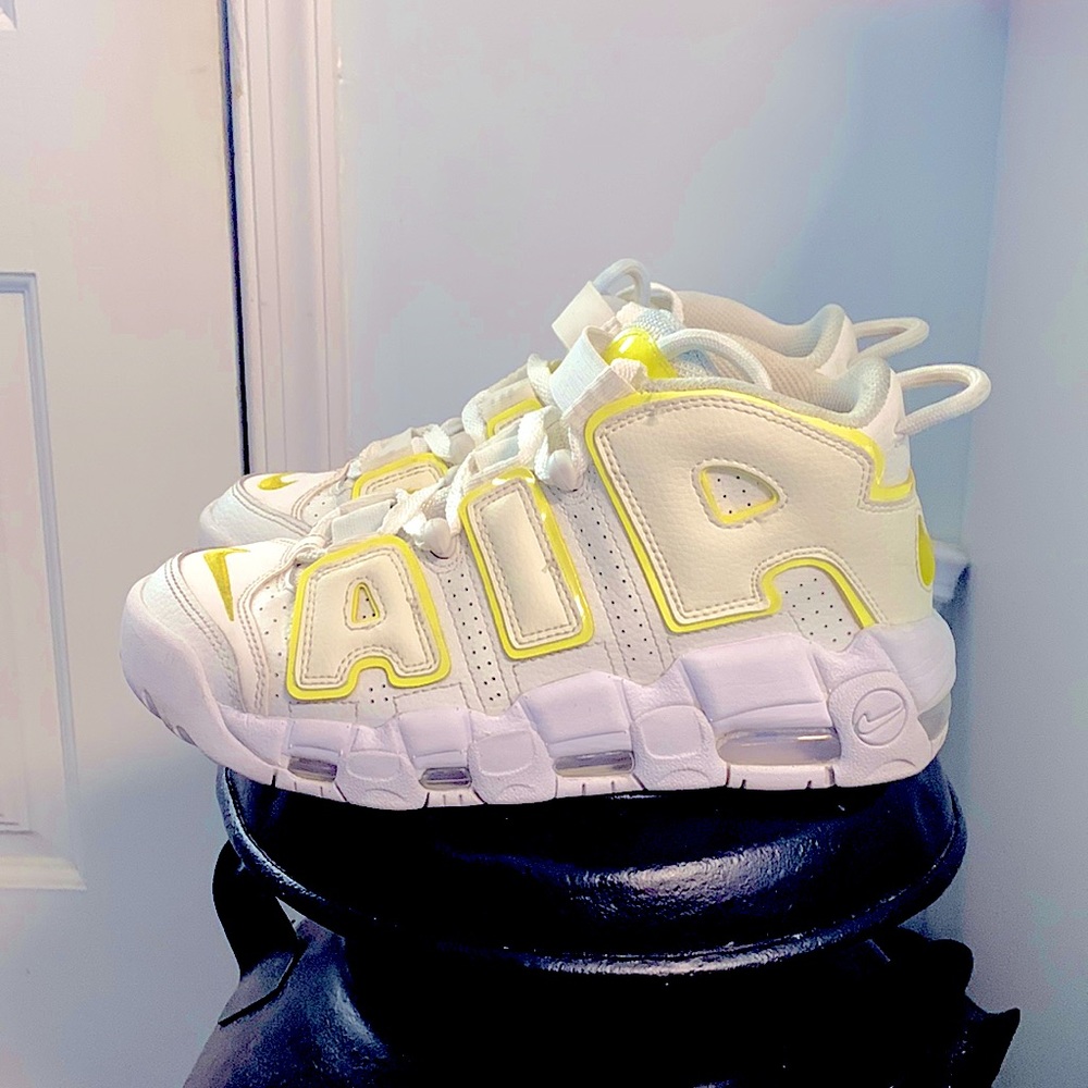 Nike Air More Uptempo
Light Citron